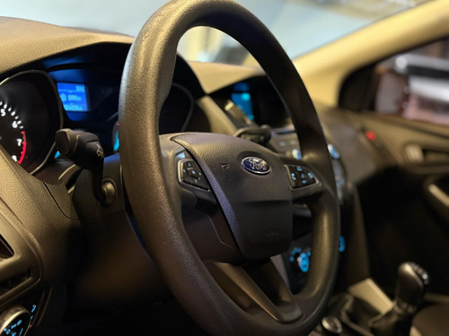 Ford Focus III 1.6 Sedan S