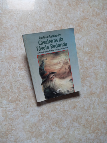 Livro - Contos E Lendas Dos Cavaleiros Da Távola Redonda (Usado)