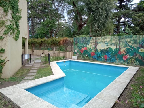 Hermoso Duplex , 2 Dormitorios , Cochera , Pileta , Quincho