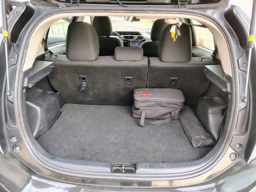Toyota Prius 1.8 Base Cvt