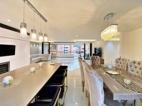 Imagen 2 de 22 de Lujoso Apartamento Totalmente Remodelado En Milla De Oro