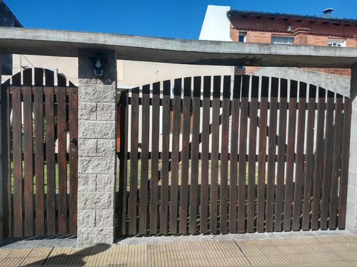Imagen 3 de 17 de Casa 3 Ambientes Parquizado Y Cochera