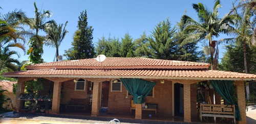 Imagem 9 de 30 de Chácara 3800m2, Acesso Asfaltado, Casa Sede Com 322m2, 3 Dormitórios Sendo Uma Suíte, Moveis Planejados, Lareira, Piscina, Casa Caseiro, Pomar,2 Lagos - Ch00260 - 70829835
