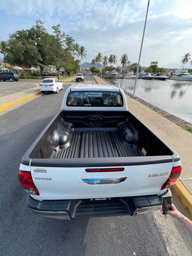 Imagen 5 de 10 de Toyota Hilux 2.8