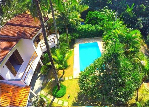 Venda - Casa 4 Dorms. Sendo 3 Suítes Com Escritura Definitiva A Poucos Metros Da Praia Com Piscina - 11639