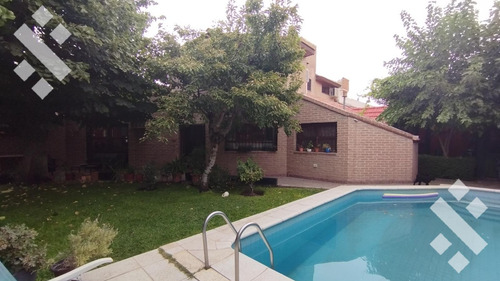 En Venta Casa 4 Dormitorios Con Pileta, B°cumelén, Neuquén