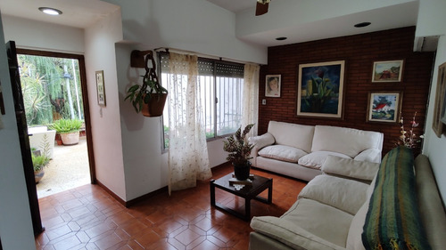 Excelente Propiedad Multifamiliar En Wilde: Ideal Para Vivienda O Emprendimiento