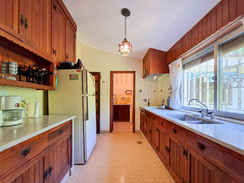 Casa En Venta · 7 Ambientes · 3600 M2 · Jardín · Quincho · Piscina