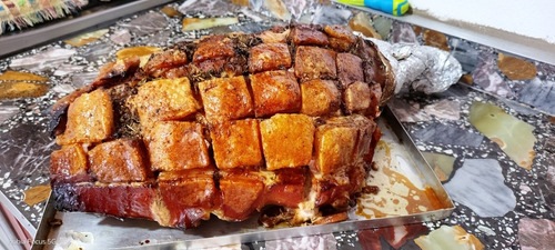 Pata De Cerdo Con Figazitas Y Salsa....