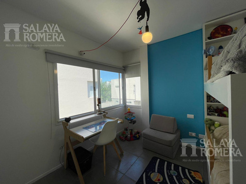 Venta- Duplex En Complejo -olivos 4 Ambientes Con Cochera Cubierta