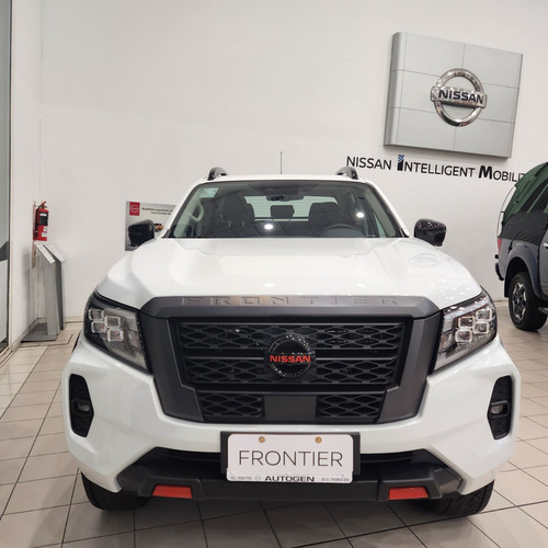 Nissan Frontier PRO4X 4x4 AT