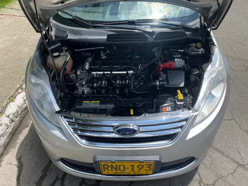 Ford Fiesta 1.6 Sportback Automática