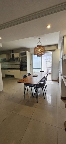 Venta De Casa Club De Campo Mza, Excelente Vista