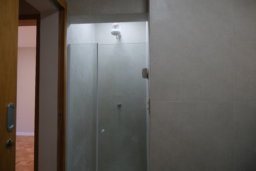 Alugo Apt Reformado Na Rua Ator Paulo Gustavo, 2 Quartos