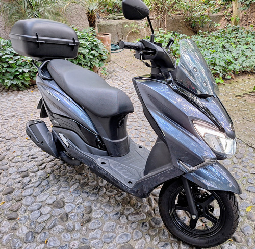 Motoneta Casi Nueva 4,884 Km (incluye Caja, Funda Y Candado)