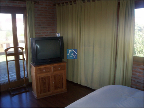 Casa En Punta Del Este, Pinares- Ref: 1077