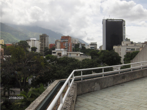 Se Vende Apto 242 M2 3h/3b/3p Altamira 4568