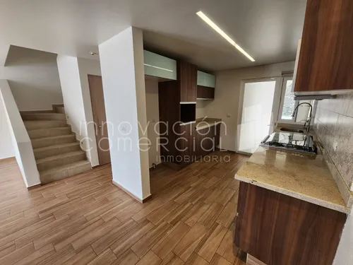 Casa En Renta En Zibata, 4 Recámaras, Privada Con Alberca