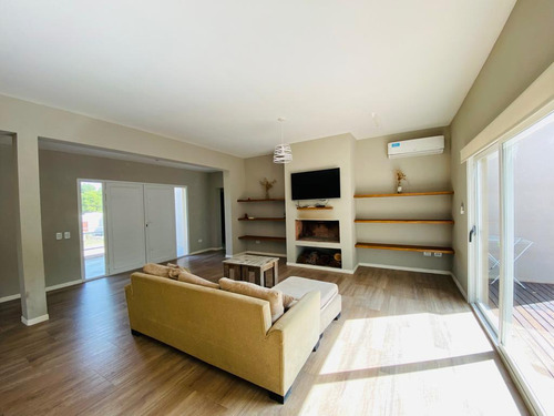 Casa En Venta Costa Esmeralda 4 Ambientes Ecuestre