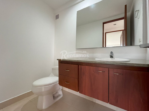 Apartamento En Arriendo En Benedictinos. Cod A776241