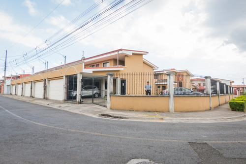 Imagen 1 de 14 de Apartamento A La Venta -condominio - Con Línea Blanca!!!