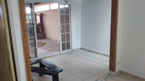 Imagen 4 de 14 de Venta De Casa De 262 M2 En Brisas Del Golf 22-245gg