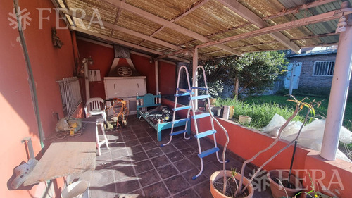 Venta De Casa De 4 Ambientes Con Cochera Y Fondo Libre En Wilde