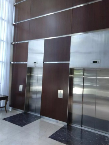 Torres Del Yacht. Puerto Madero, 3 Ambientes C/ Cochera. Piso Alto.