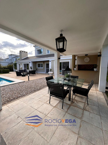 Casa En Venta En Barrio Santa Ana Moreno