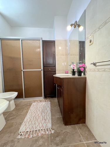 Alquiler De Hermoso Apartamento Formato Casa De Altos En Pocitos 2 Dormitorios Excelente Ubicación Todo Al Frente Estufa A Leña Sin Gastos Comunes