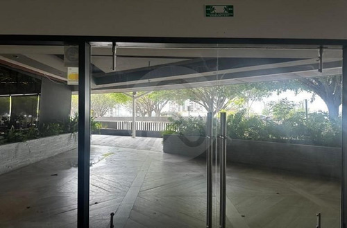Local En Centro Comercial En Renta En Valle Real