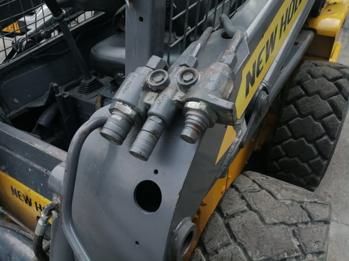 Minicargador New Holland L220
