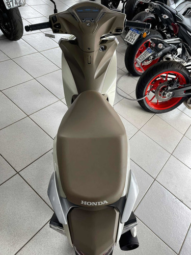 Imagem 2 de 8 de Honda Biz 125