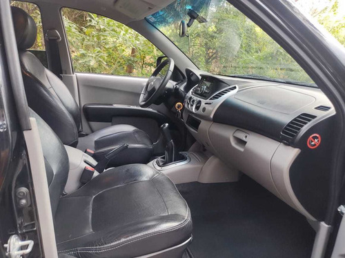 Imagem 6 de 15 de Mitsubishi L200 2016 2.4 Triton Hls Cab. Dupla Flex 4p