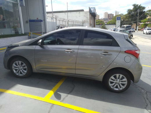 Imagem 4 de 8 de Hyundai Hb20 2016 1.0 Comfort Plus Flex 5p