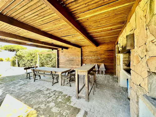 Casa En Venta En Pinares, Punta Del Este.