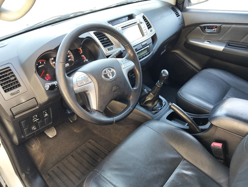 Toyota Hilux 4x2 C/d Srv 3.0 Tdi Cuero
