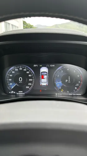 Volvo XC40 2.0 T4 R-Desing