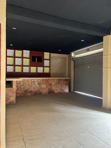 Local Comercial En Renta Frente Al Lienzo Charro