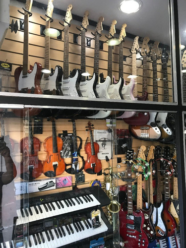 Imagen 6 de 8 de Flauta Melodica 32 Teclas Sanrai Negra Funda Accesorios