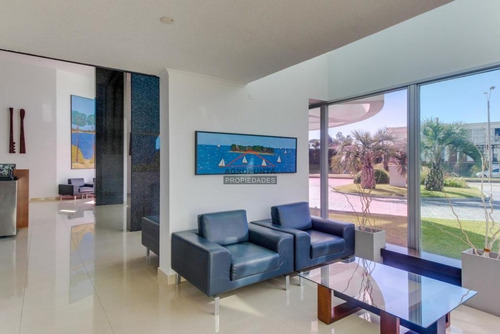 Playa Brava, Piso Alto, Vista, 4 Ambientes Con Todos Los Servicios- Ref: 5211