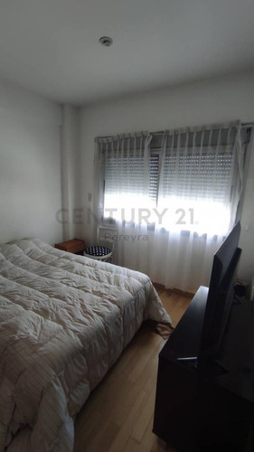 Imagen 10 de 16 de Calle 54 Entre 24 Y 25 - Piso De Dos Habitaciones En Venta - La Plata