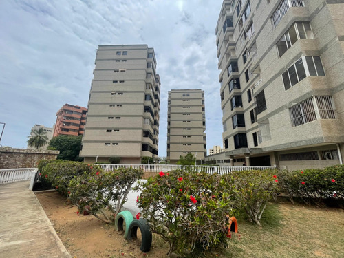 Apartamento En Venta Playa Grande 25-19798