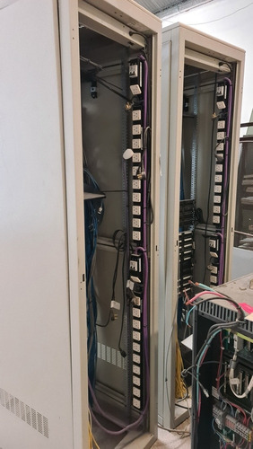 Imagen 6 de 6 de Rack 40 Unidades Usado Impecable Con Varios Accesorios