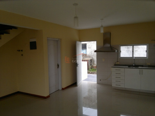 Casa Dúplex Ph En Venta Y Alquiler Anual, Maldonado - 2 Dormitorios + 2 Baños + Cochera- Ref: 26983