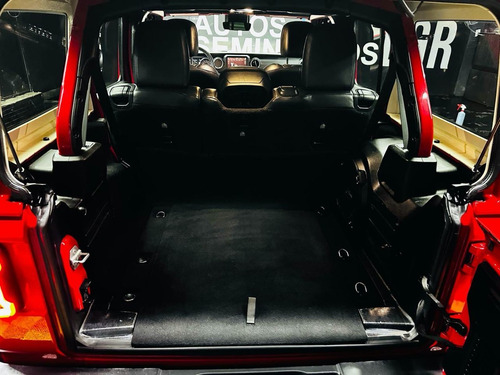 Jeep Wrangler 3.7 Unlimited Sahara 3.6 4x4 At