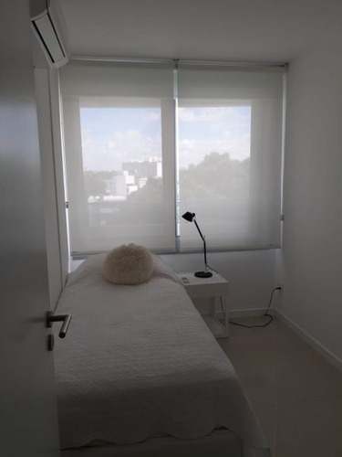Venta Apartamento 2 Dormitorio Y Servicio, Playa Brava