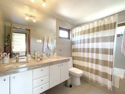 Se Vende Sitio De 2.964m Con Casa Completamente Remodelada.