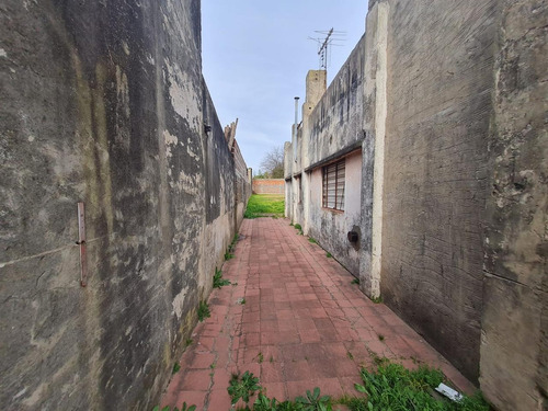 Imagen 4 de 10 de Casa De 2 Dormitorios En La Plata Calle 42 E/ 148 Y 149 - Dacal Bienes Raíces