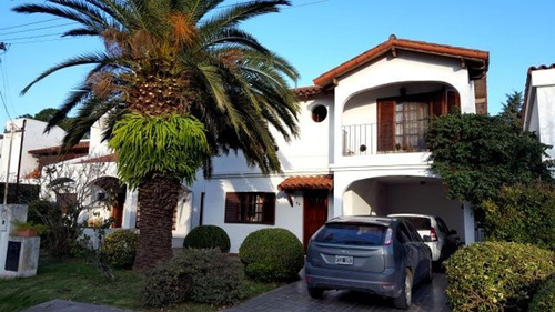 Casa En Venta 4 Amb En Barrio Aranjuez Con Pileta